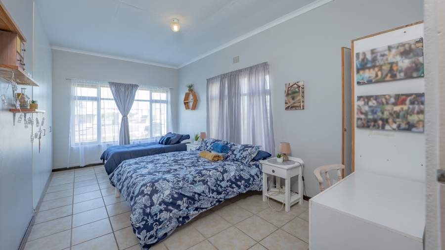 4 Bedroom Property for Sale in Struisbaai Western Cape